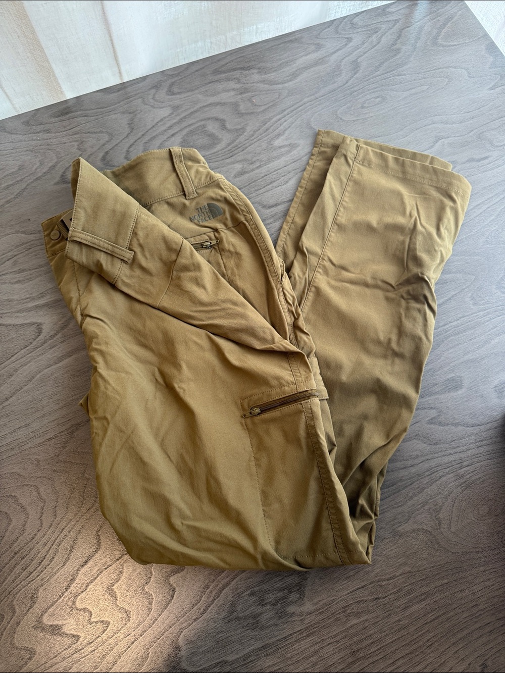 Woman’s The North Face hiking pant size 6!